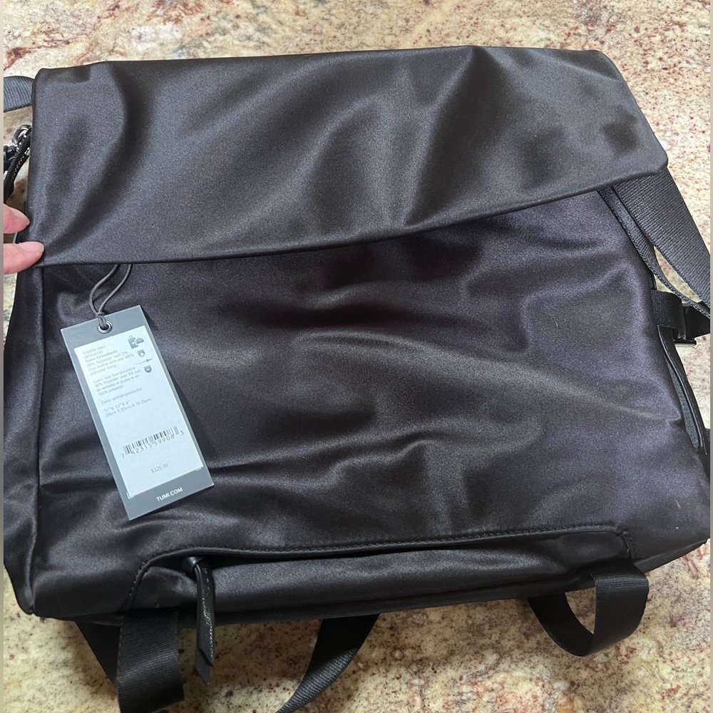 100% Authentic, Tumi Devoe NWT
